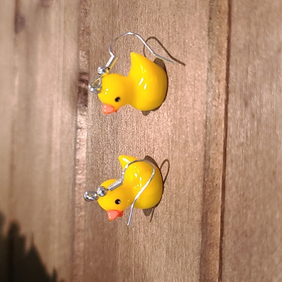 DUCKS! Yellow rubber ducks dangle earrings, acrylic fun, jeep ready! NWT - Picture 4 of 4